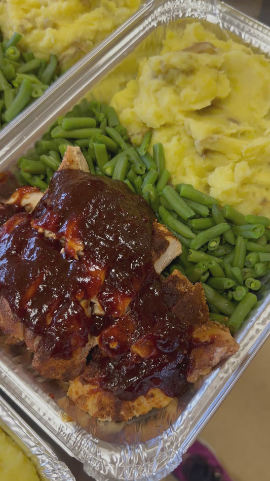 BBQ Chicken, Mashed Potatoes, + Green Beans, Family Meal